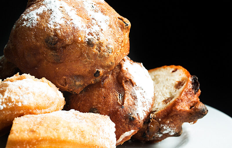 "Appelbeignets" and "oliebollen".