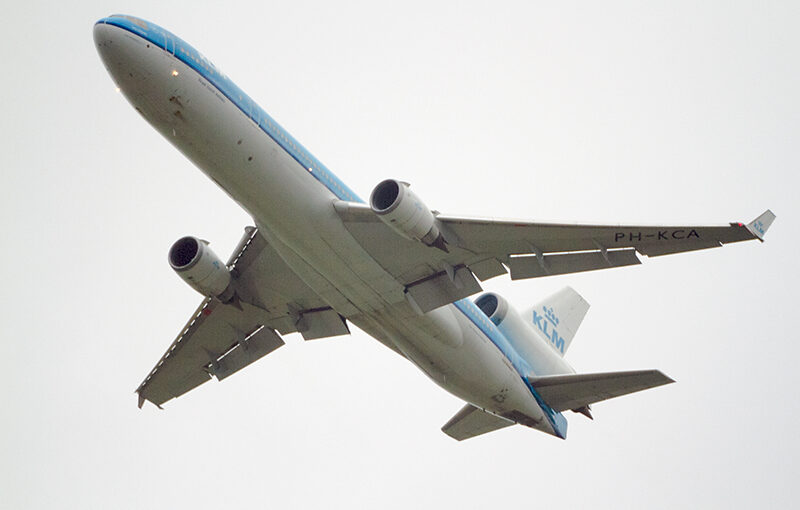 Uncropped photo of a plane. I was just making some photos on a hockey field., Reigers H3 - Kraaien H2: 5-1
