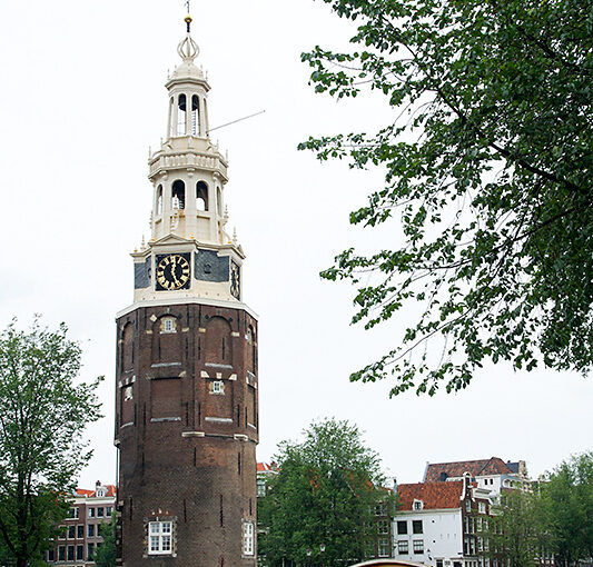 Visited a great photo exhibition of Dannie Struijf (and others). Couldn't resist making a photo of the "Montelbaanstoren" when I came out of the building.